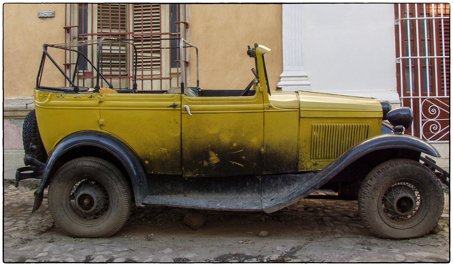 Cabriolet jaune - Photo Alain Besnard